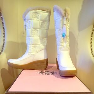 JUICY COUTURE Snow Boots; White; Furry; size 7